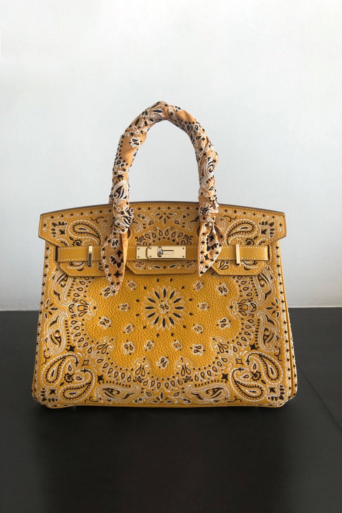 The Vintage Iconic Hermes Bag X Jay Ahr Collection « Bandana » Birkin 30 «  Bandana » Moutarde. Provenance: Singapore, 2012 Birkin 30 «…